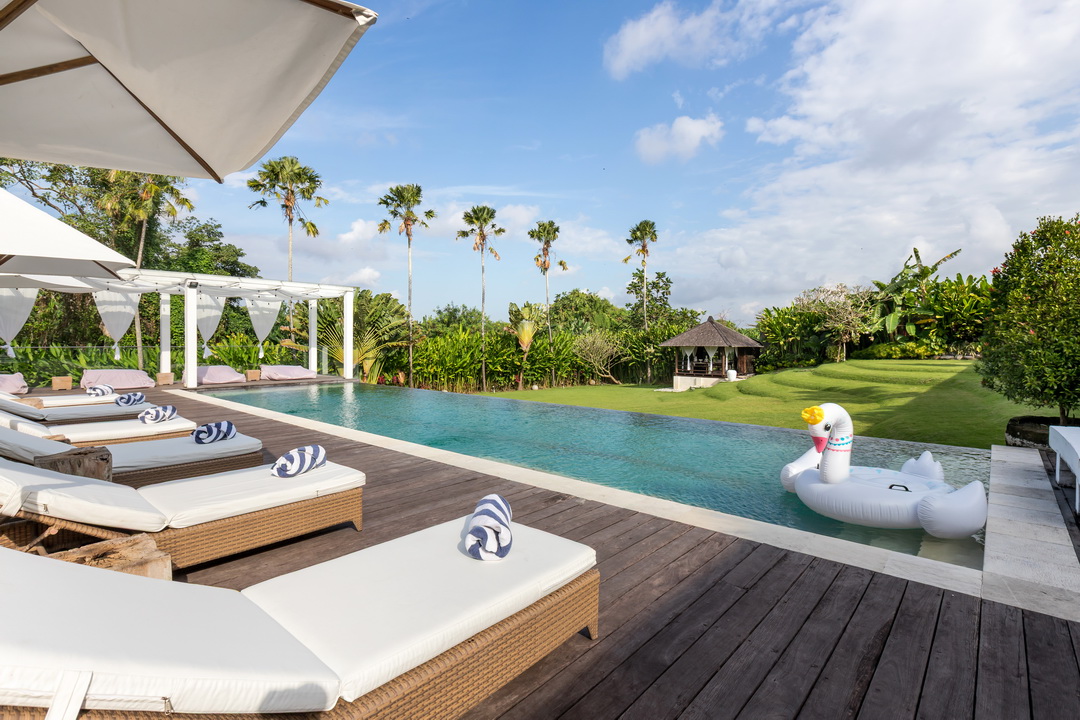 Pure Villa Pool Daylight 03